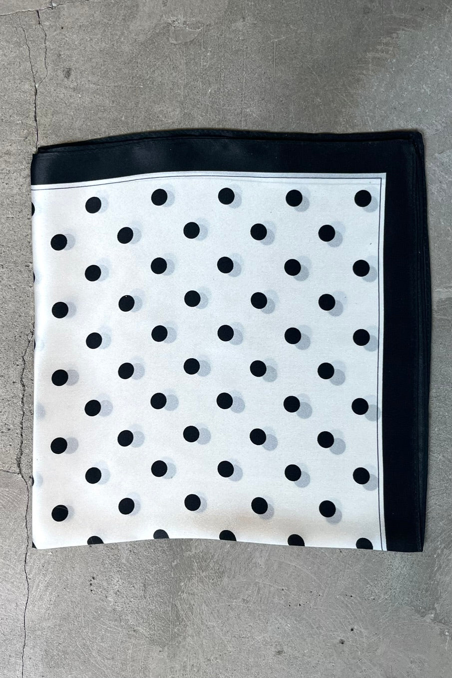 Silk scarf off-white classic black dots