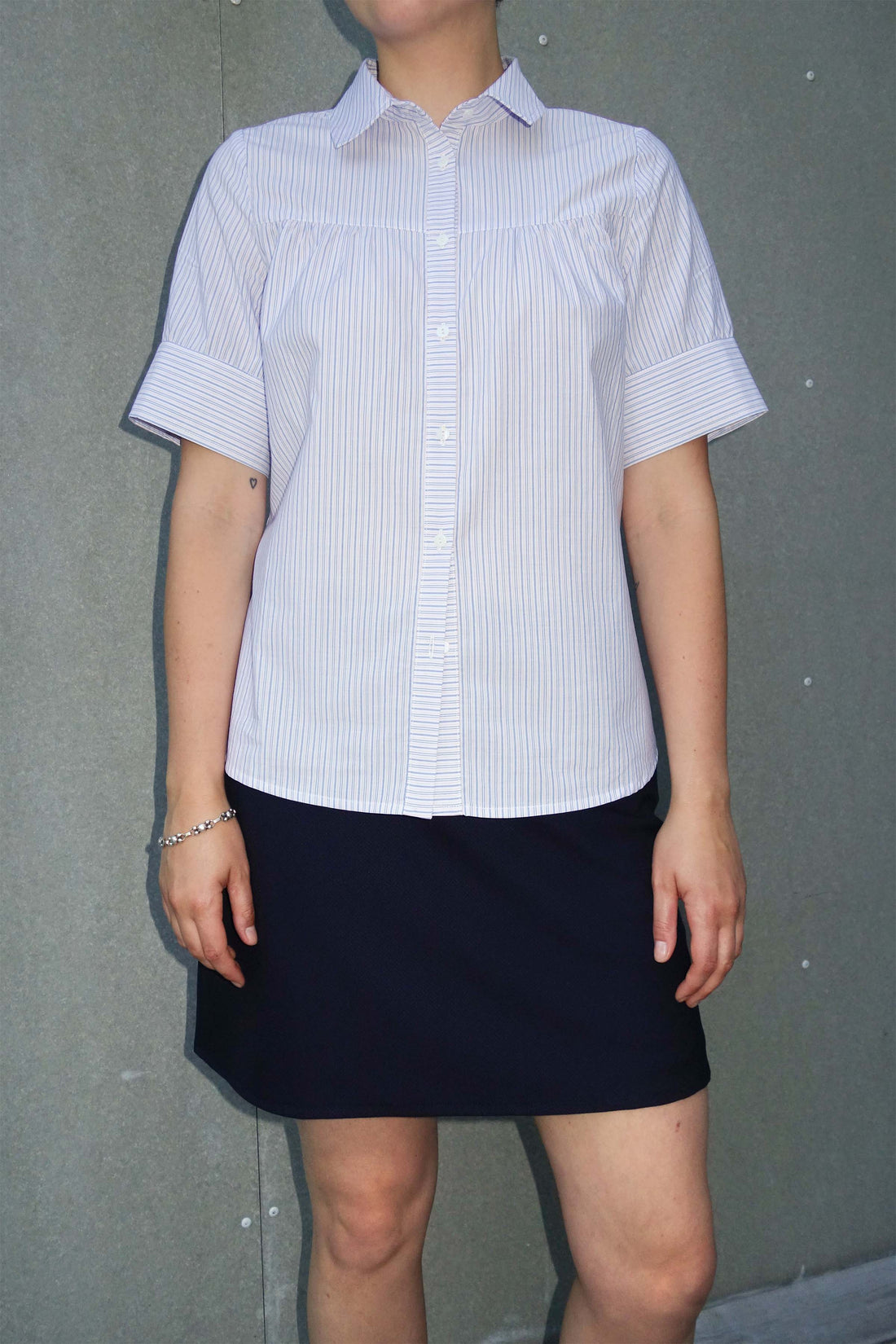 Maria white/blue/fine coral red stripe