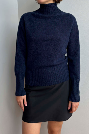 Superfine lambswool turtle neck dark blue