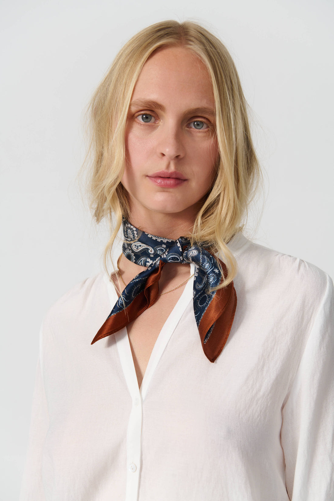 Silk scarf navy/off white paisley rust