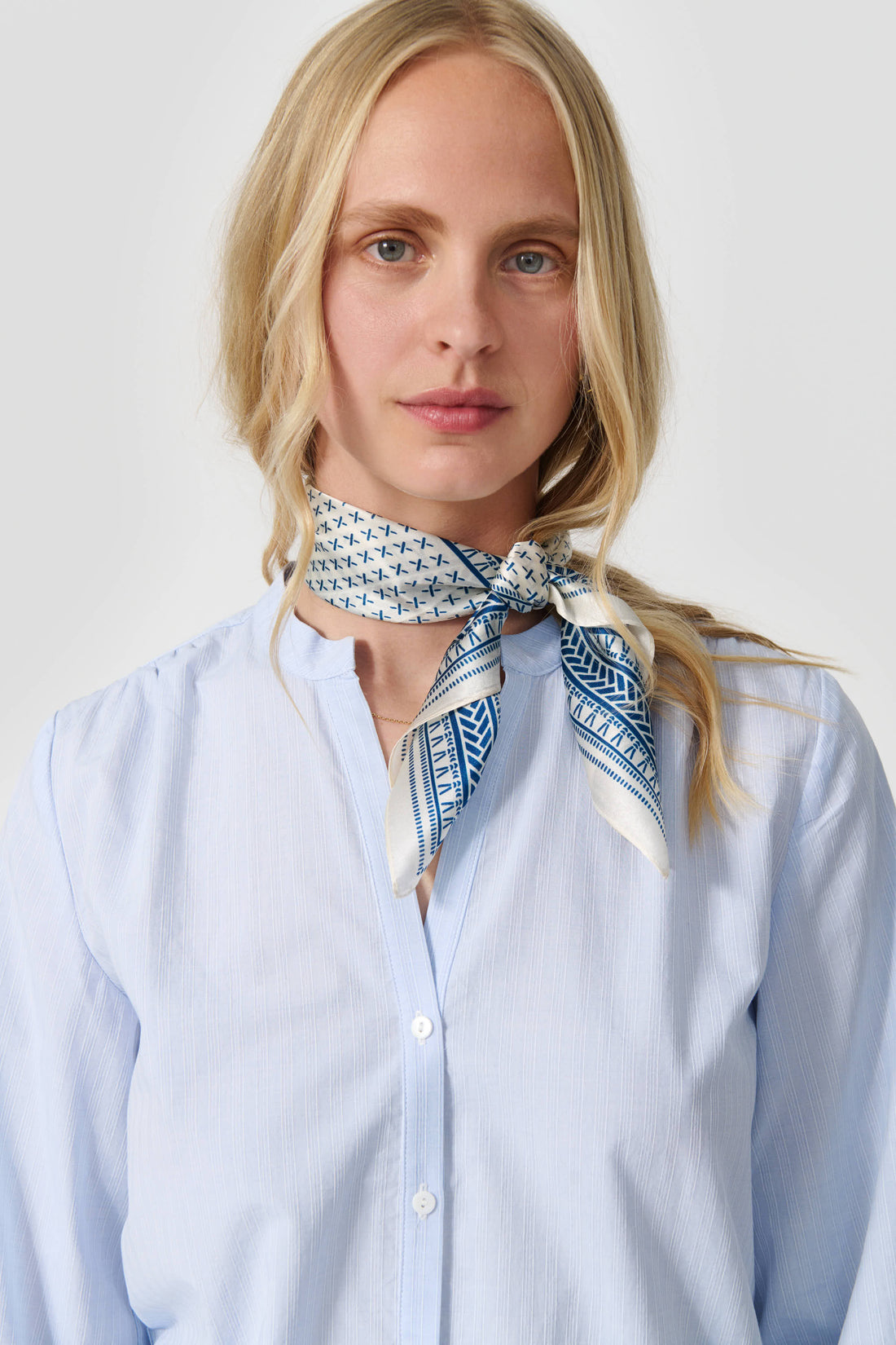 Silk scarf cream/dark blue graphic print