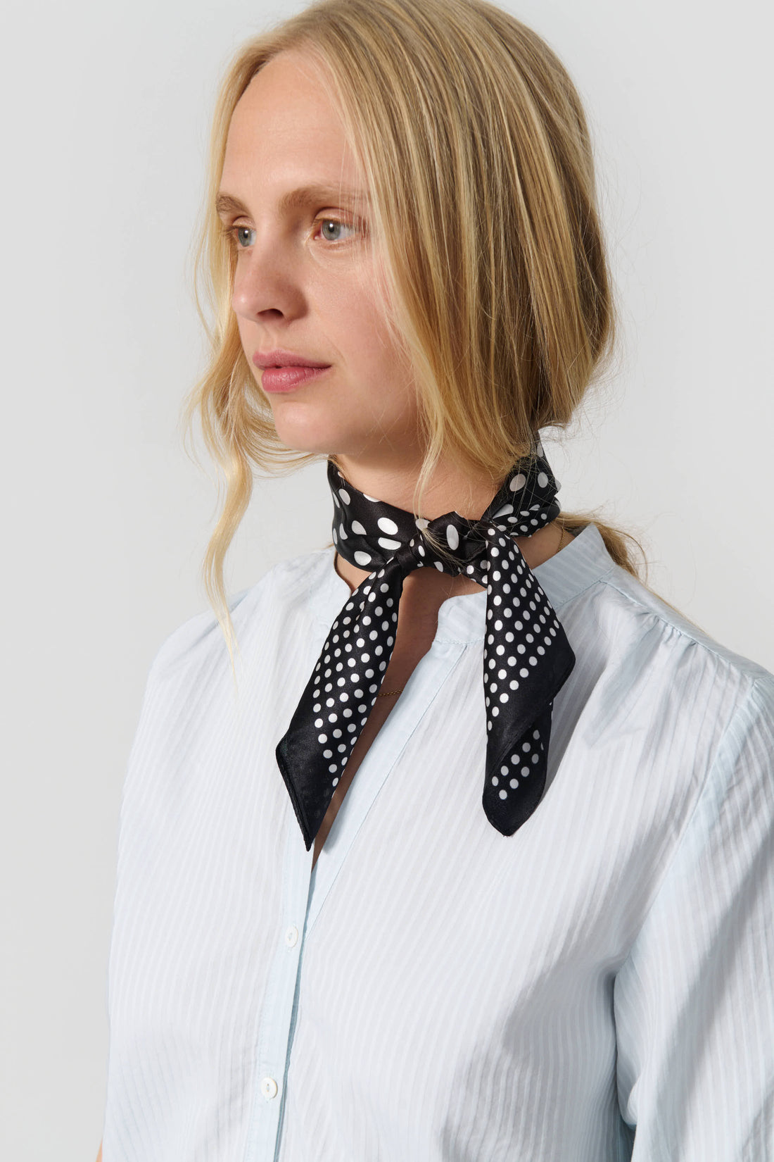 Silk scarf black/white dots