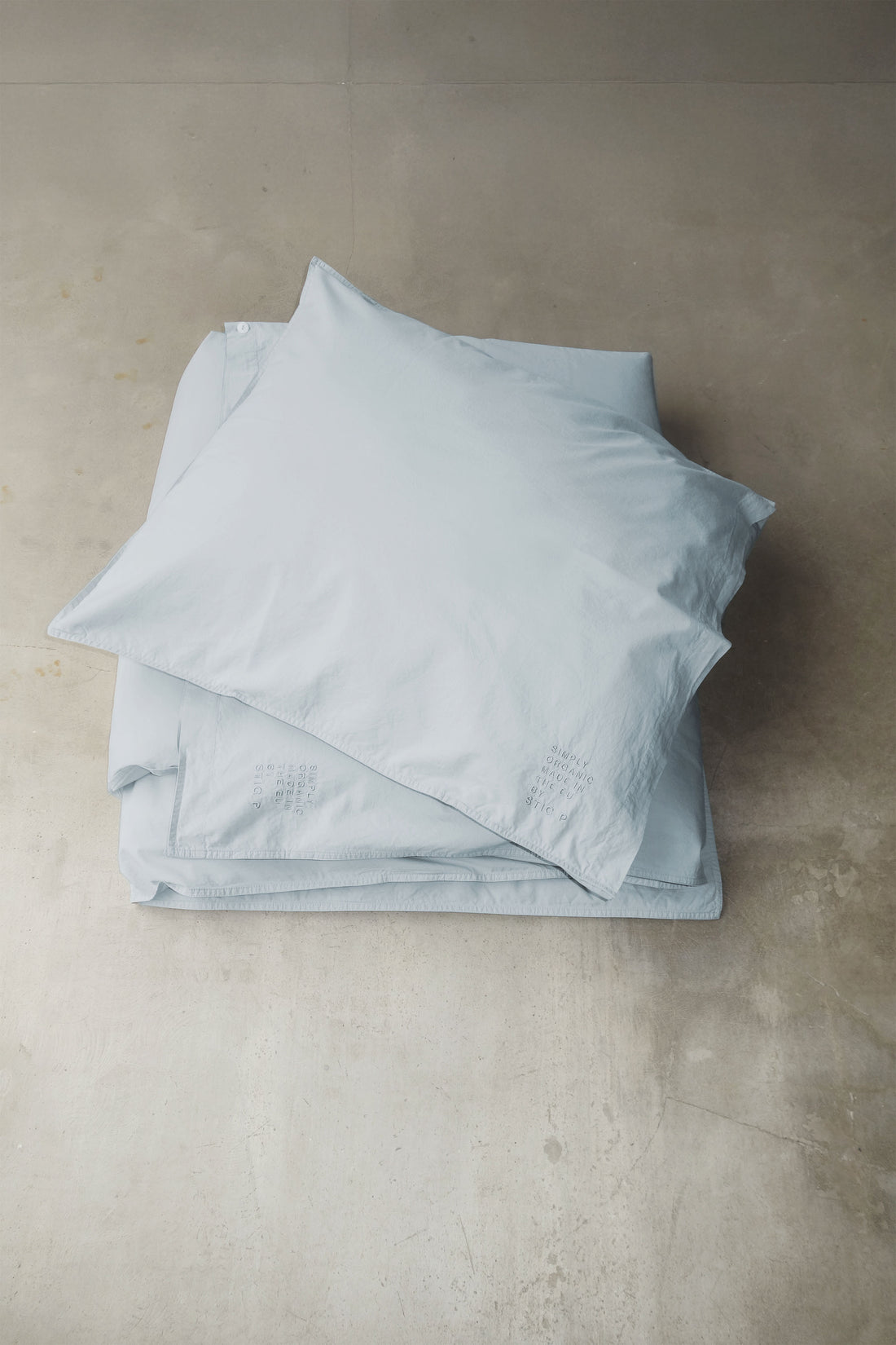 Duvet and pillow set light blue