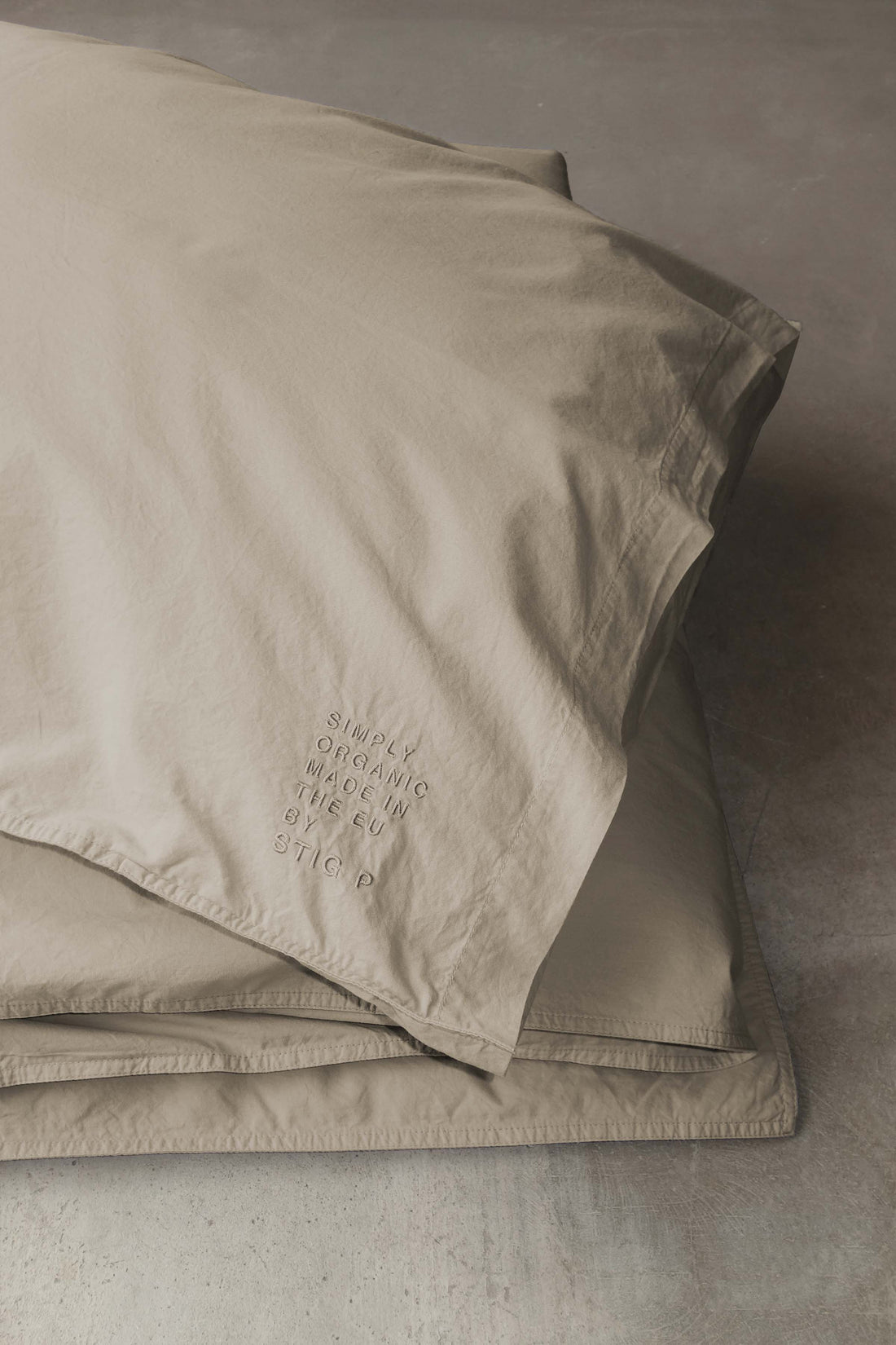 Duvet and pillow set beige