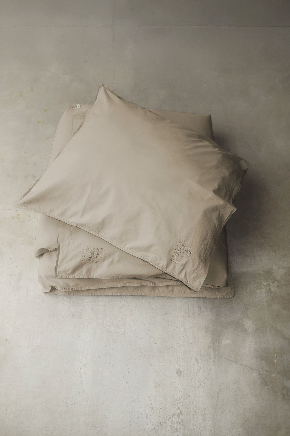 Duvet and pillow set beige