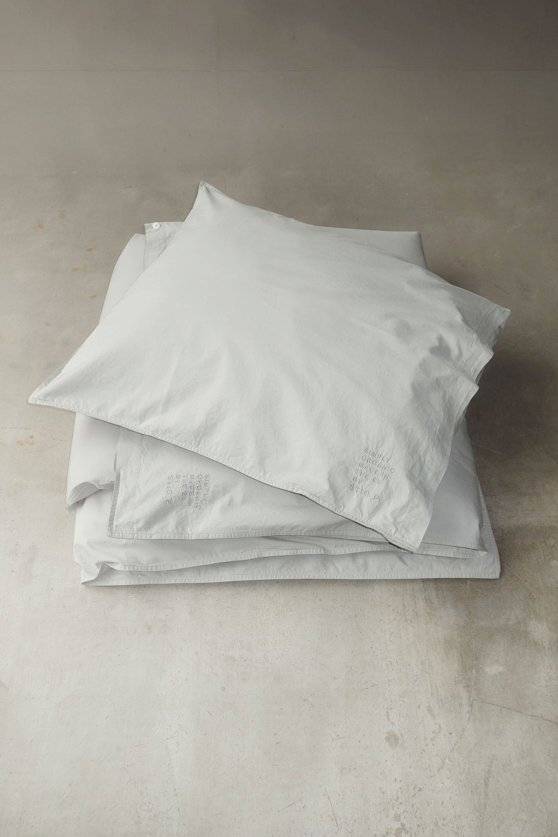 Duvet and pillow set grey