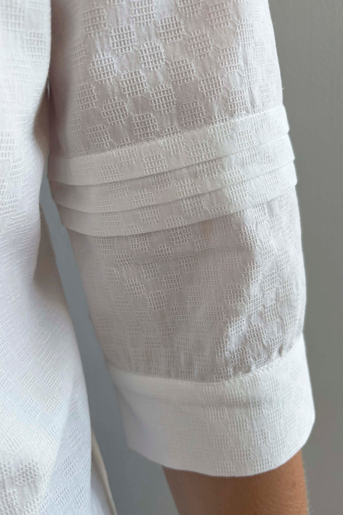 Stine shirt white circles