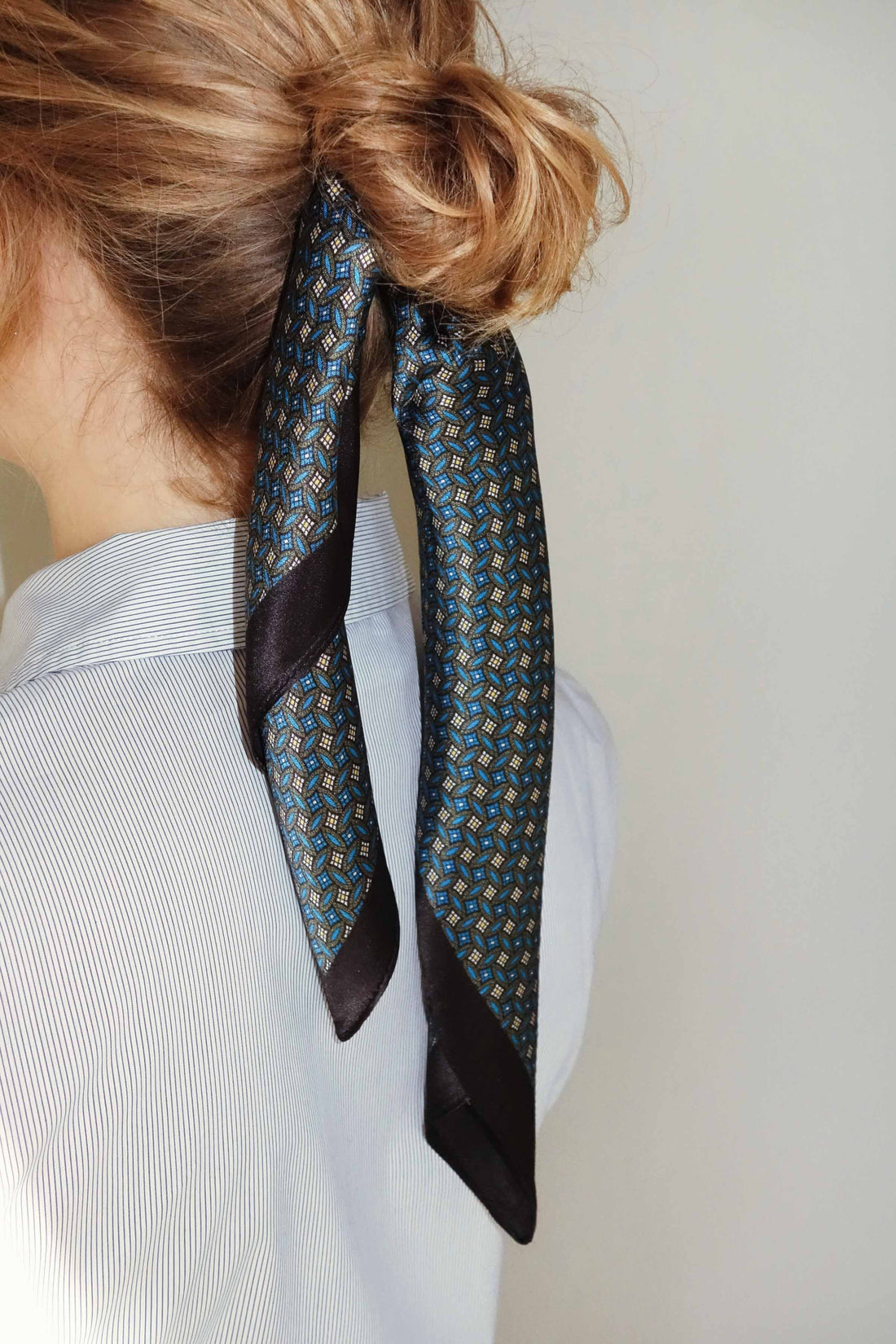 Silk scarf turquoise/black graphic
