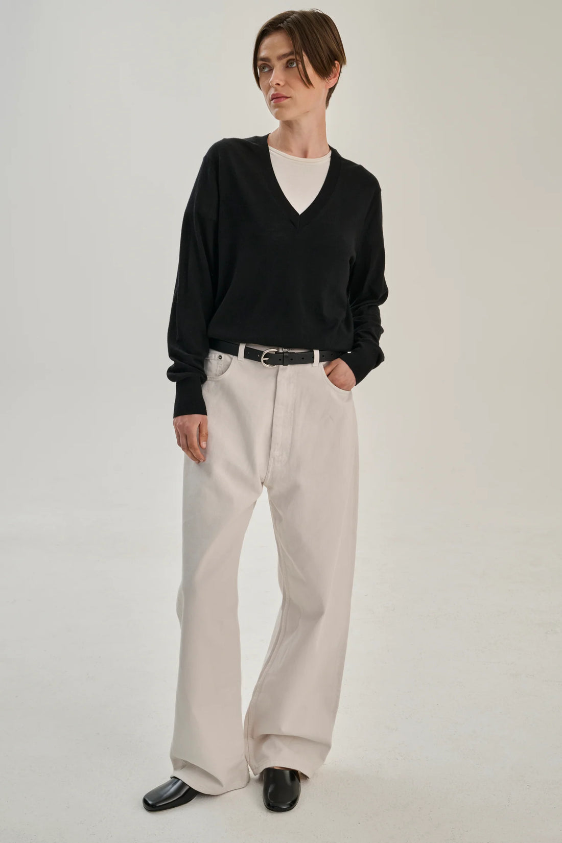 Merino v-neck sweater black