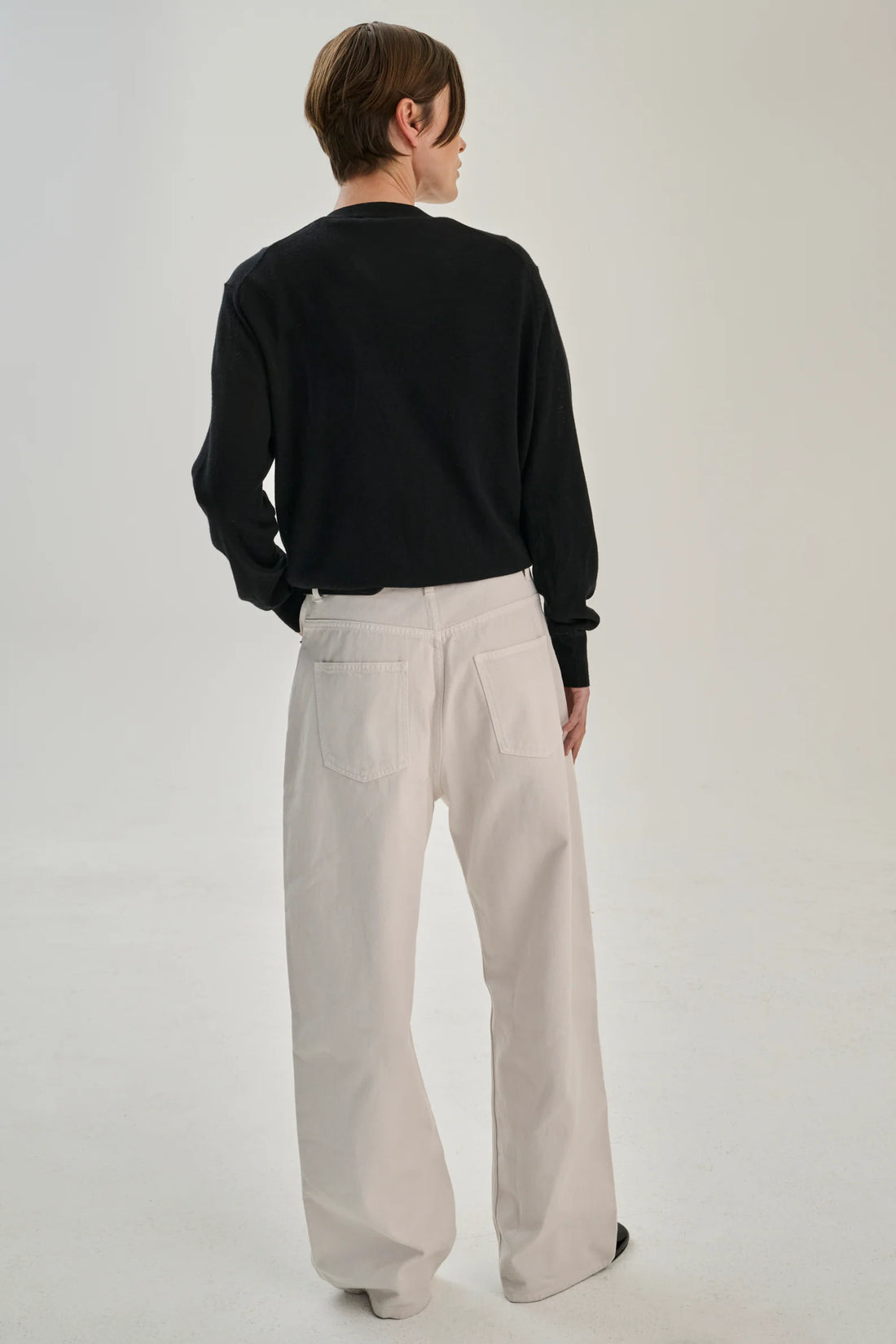 Merino v-neck sweater black