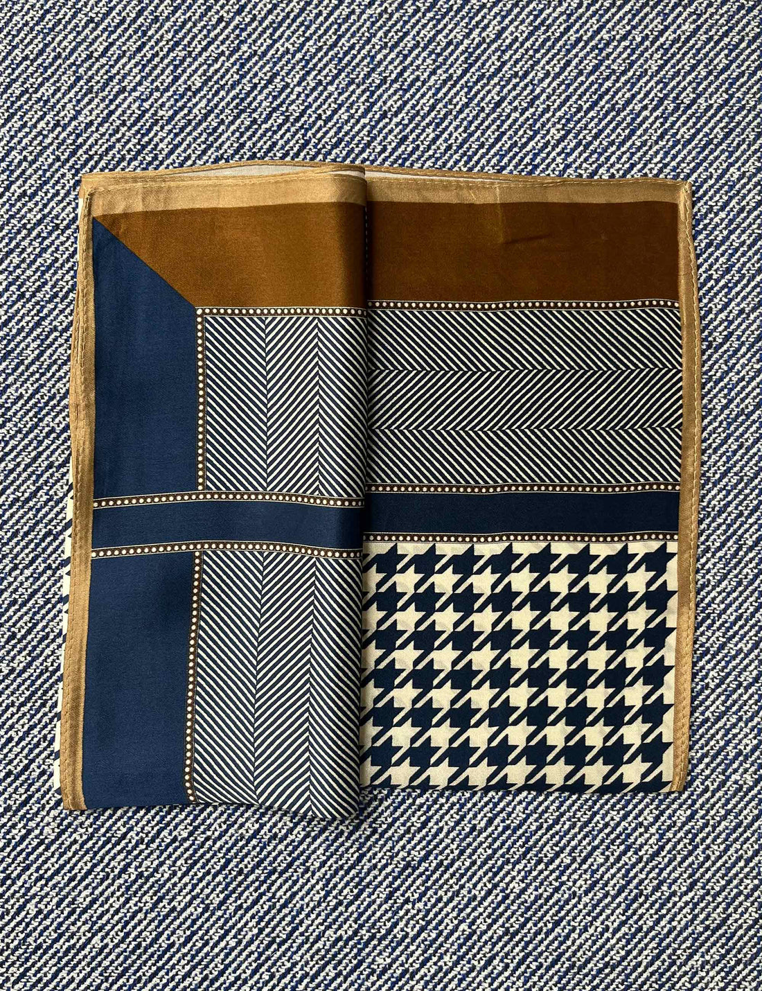 Silk scarf navy/beige houndstooth/graphic