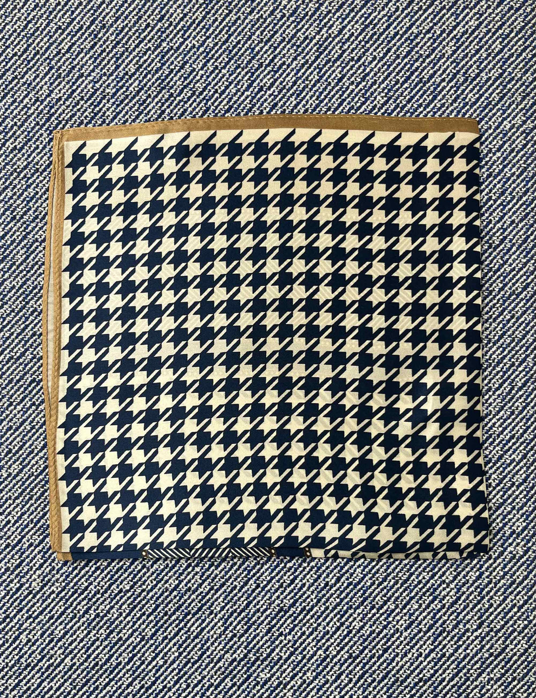 Silk scarf navy/beige houndstooth/graphic