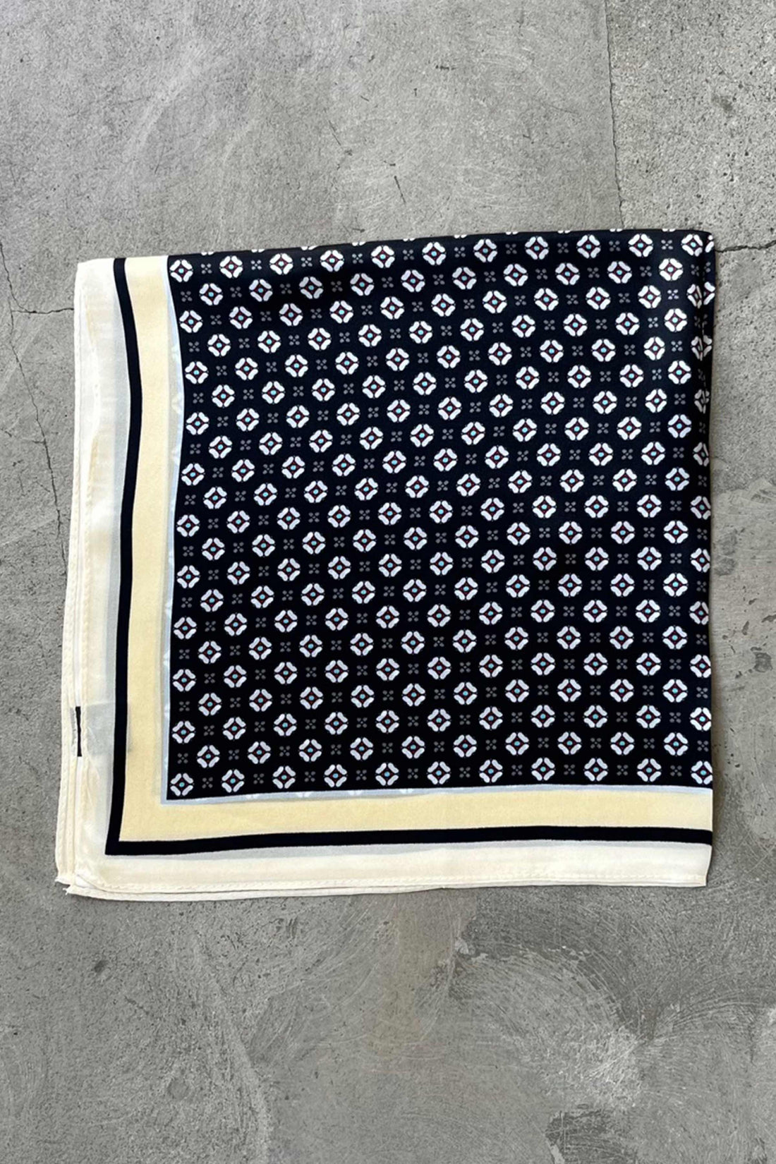 Silk scarf black/white graphic/cream
