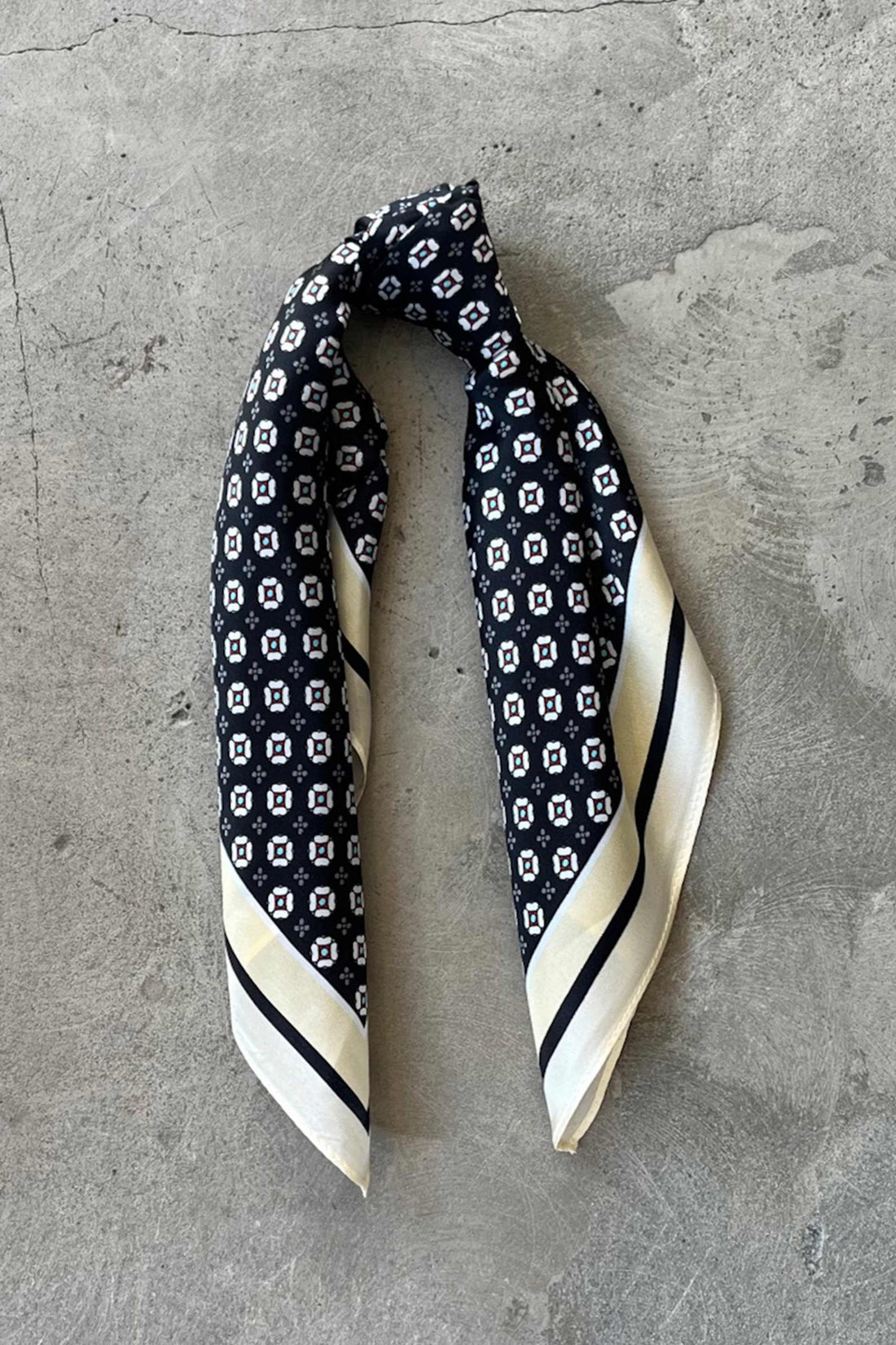Silk scarf black/white graphic/cream