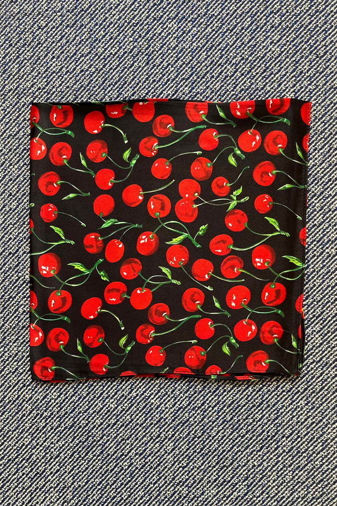 Silk scarf black/red cherry