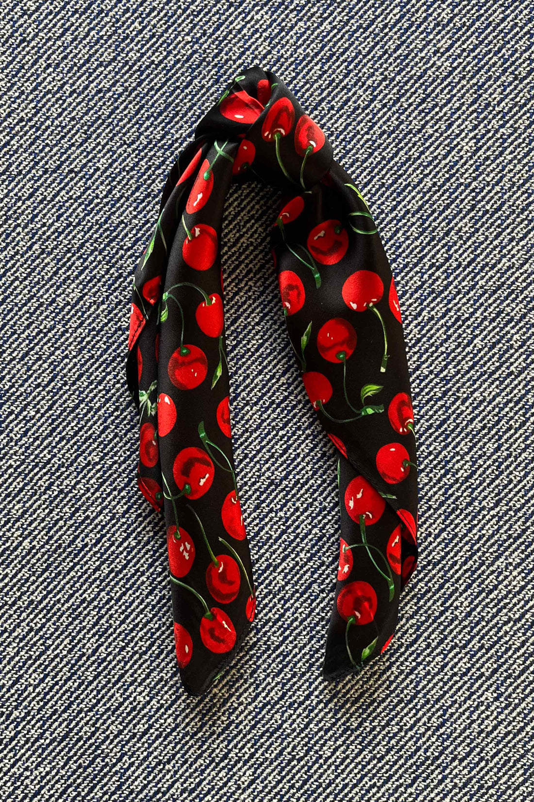 Silk scarf black/red cherry