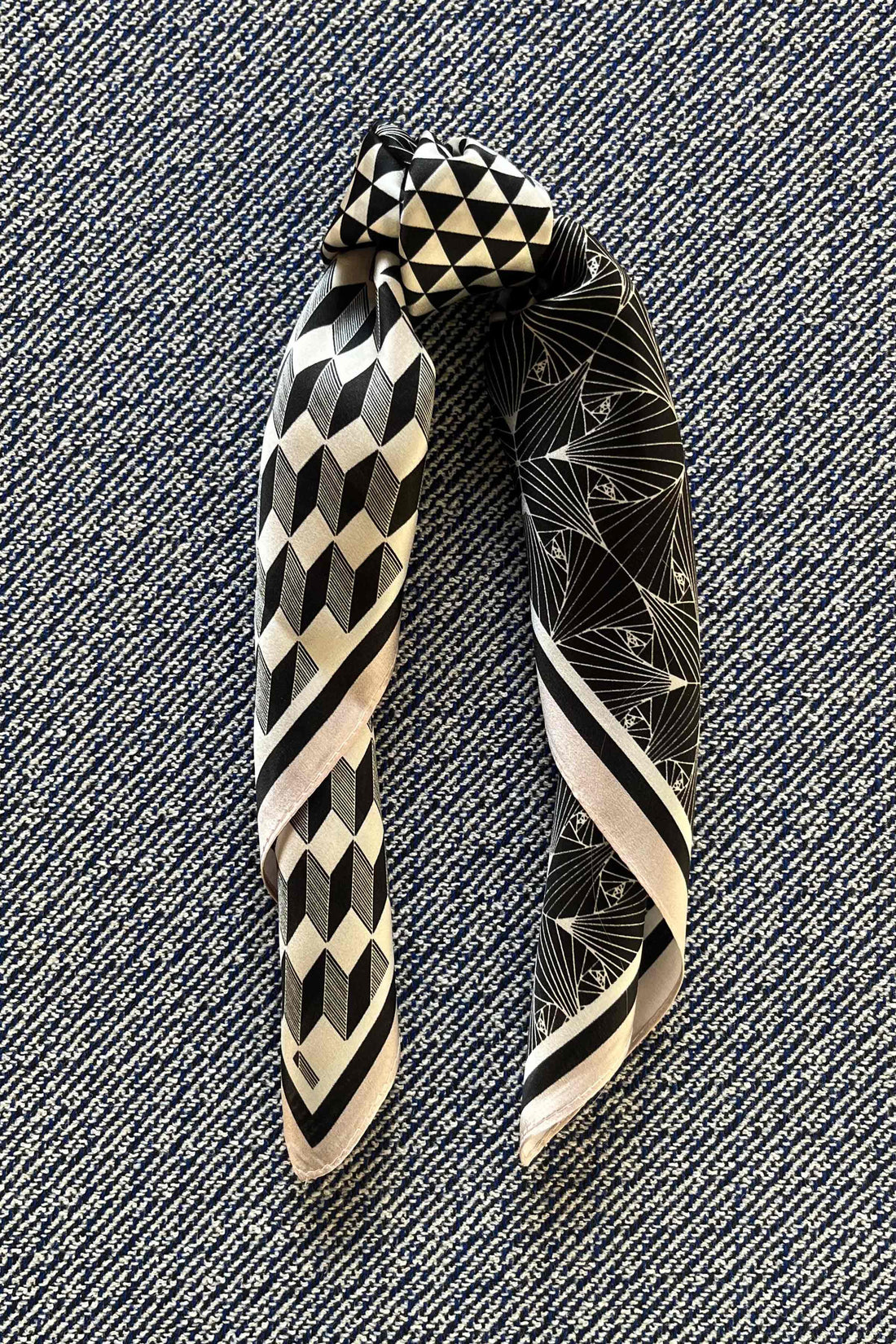 Silk scarf cream/black graphic flower print