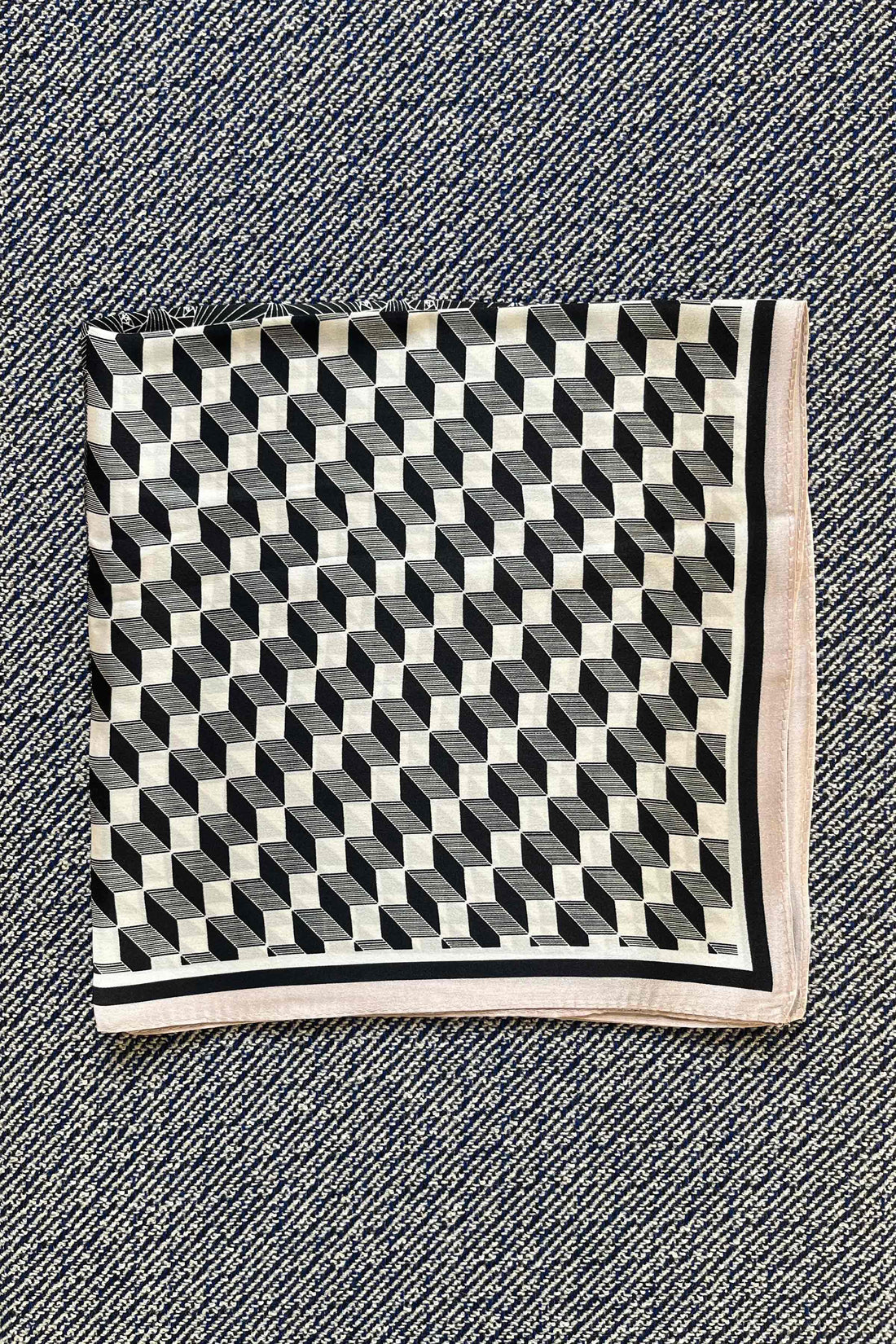 Silk scarf cream/black graphic flower print