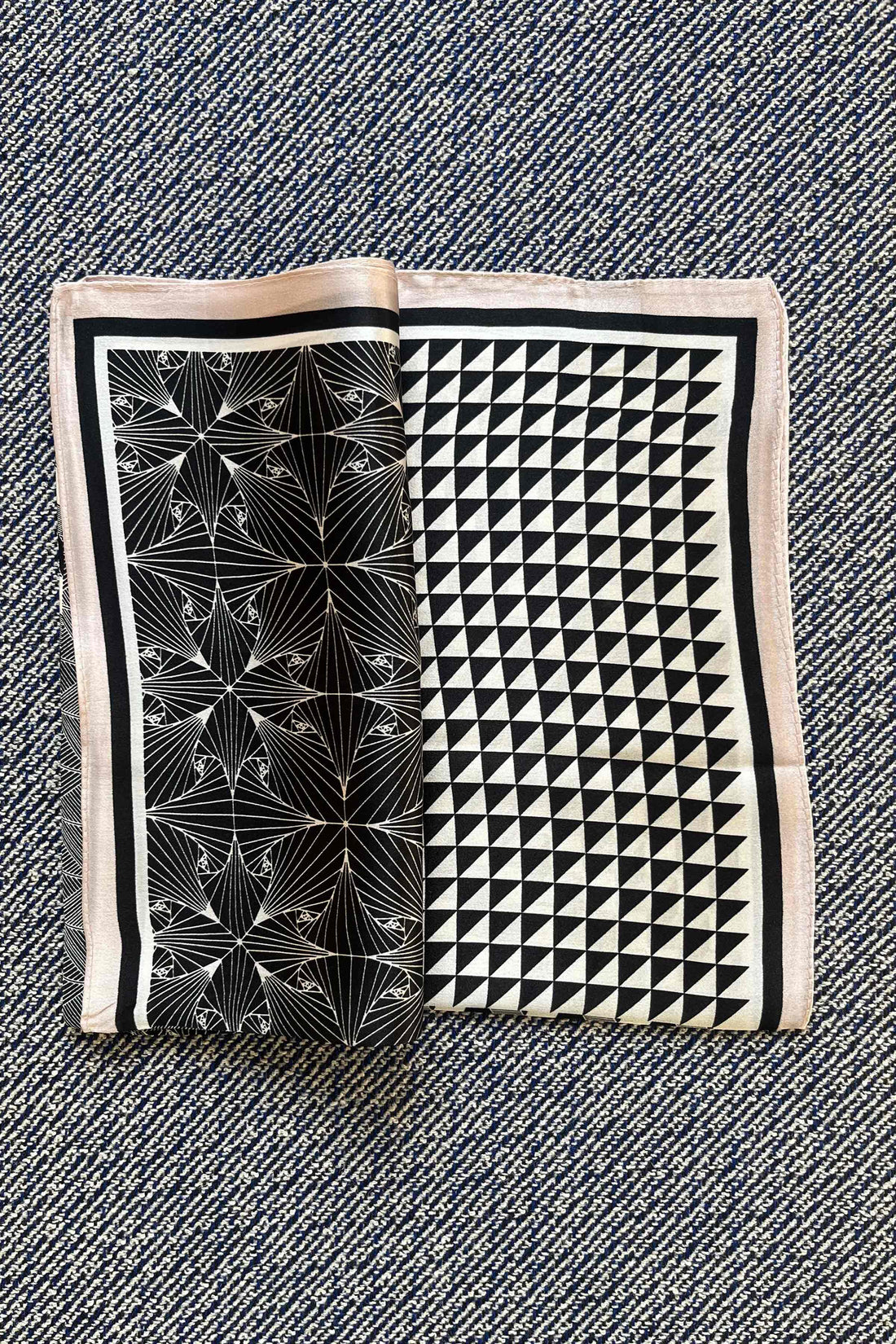 Silk scarf cream/black graphic flower print