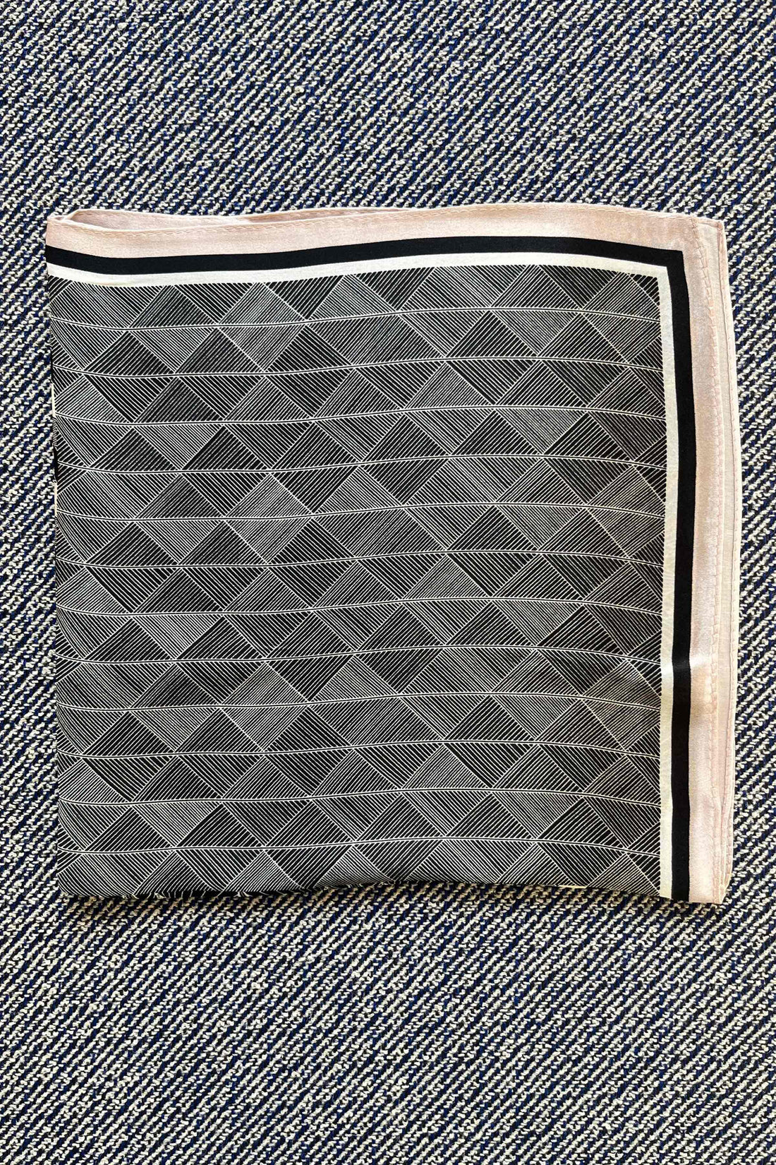 Silk scarf cream/black graphic flower print