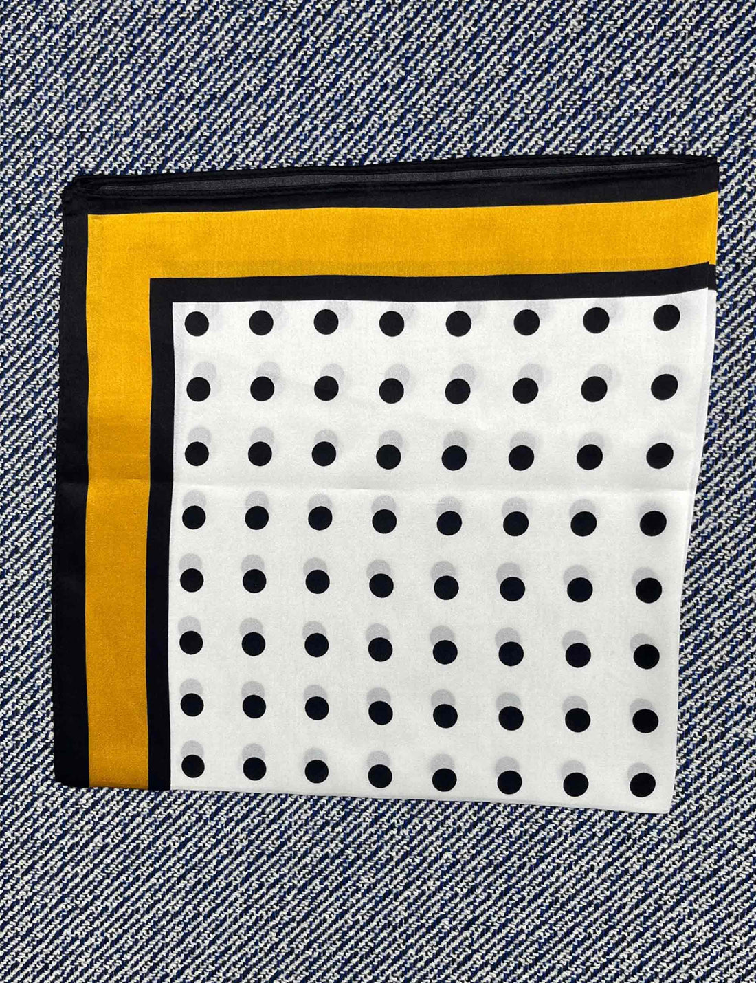 Silk scarf white/yellow/black dots