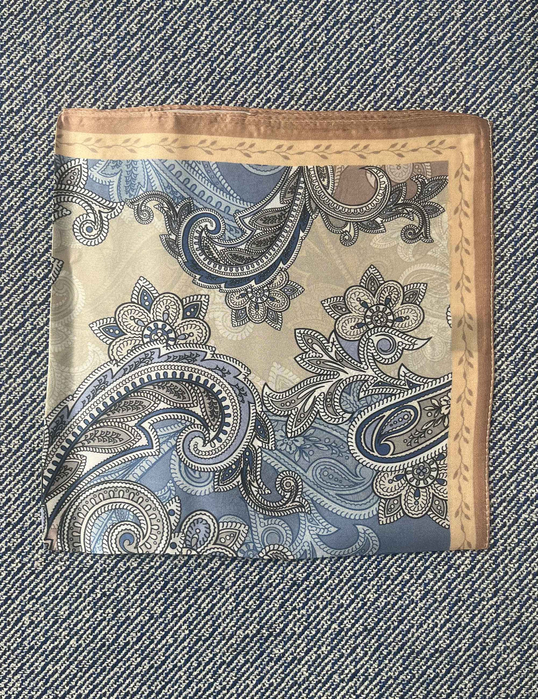 Silk scarf blue/beige paisley