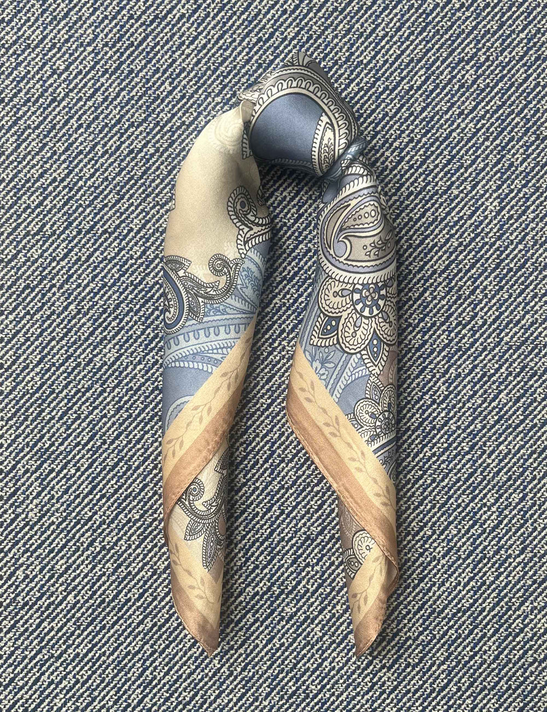 Silk scarf blue/beige paisley