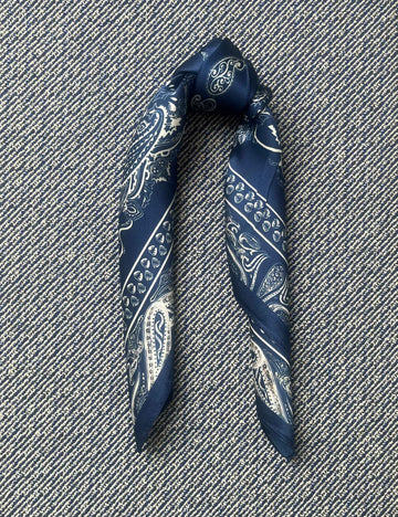 Silk scarf dark blue/off white paisley
