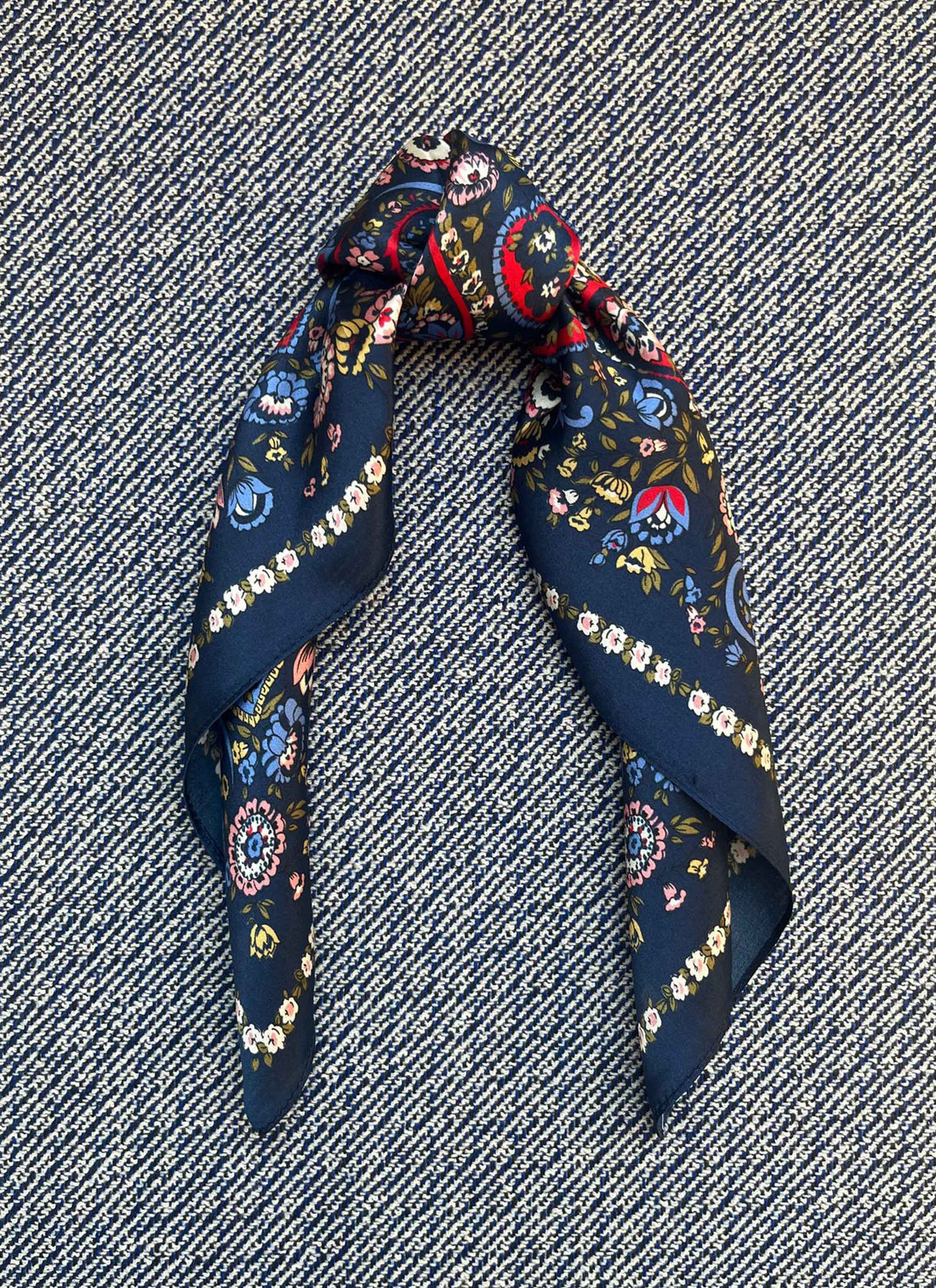 Silk scarf navy/red/rose paisley
