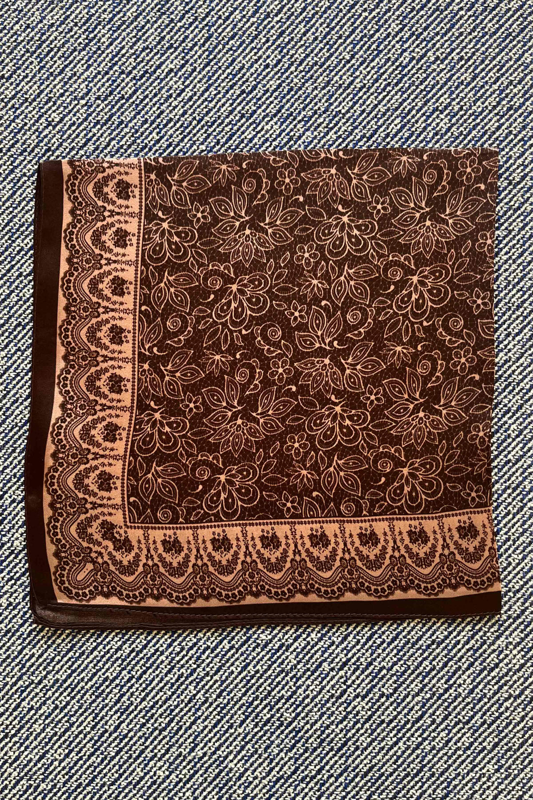 Silk scarf brown/rose paisley