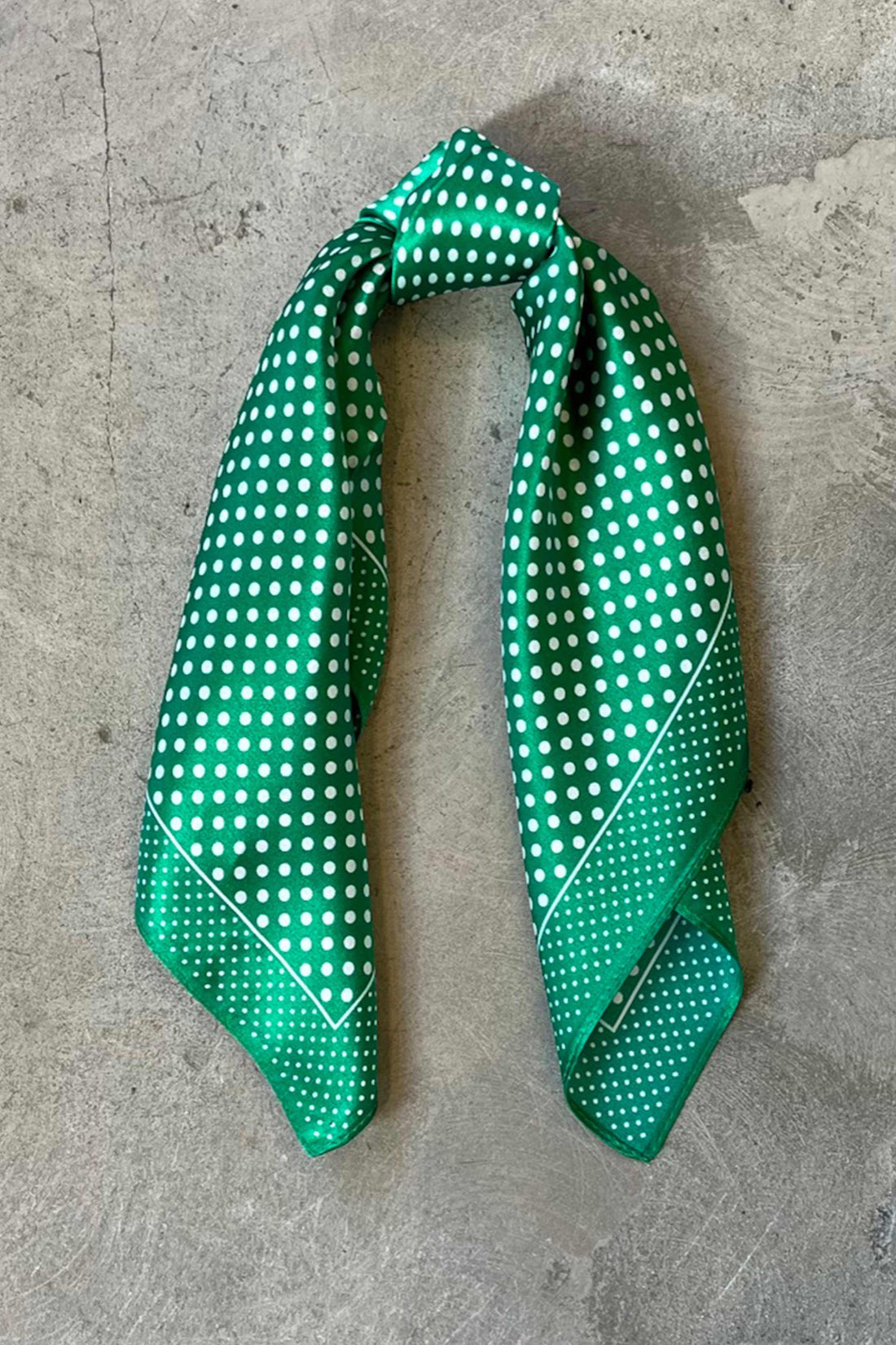 Silk scarf kelly green/white dots