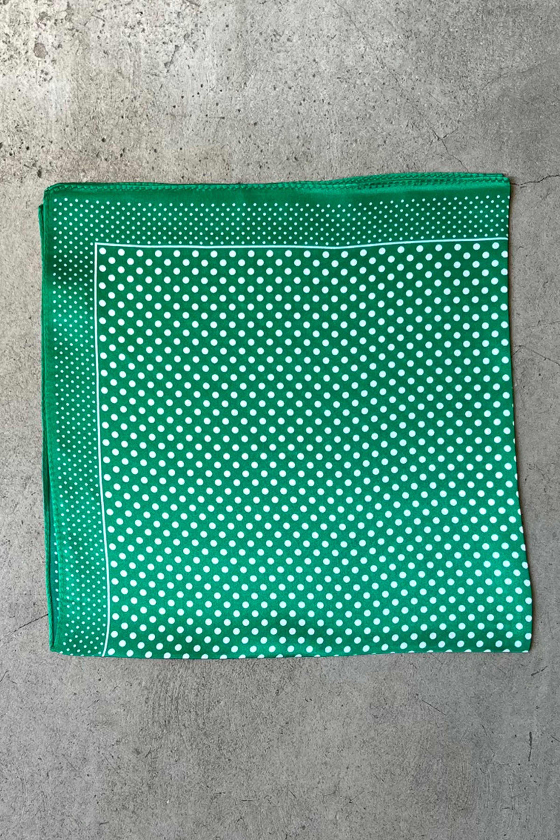 Silk scarf kelly green/white dots