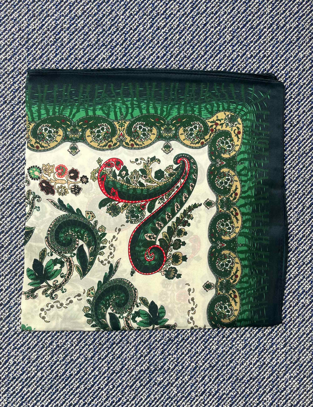 Silk scarf off-white/bottle green paisley