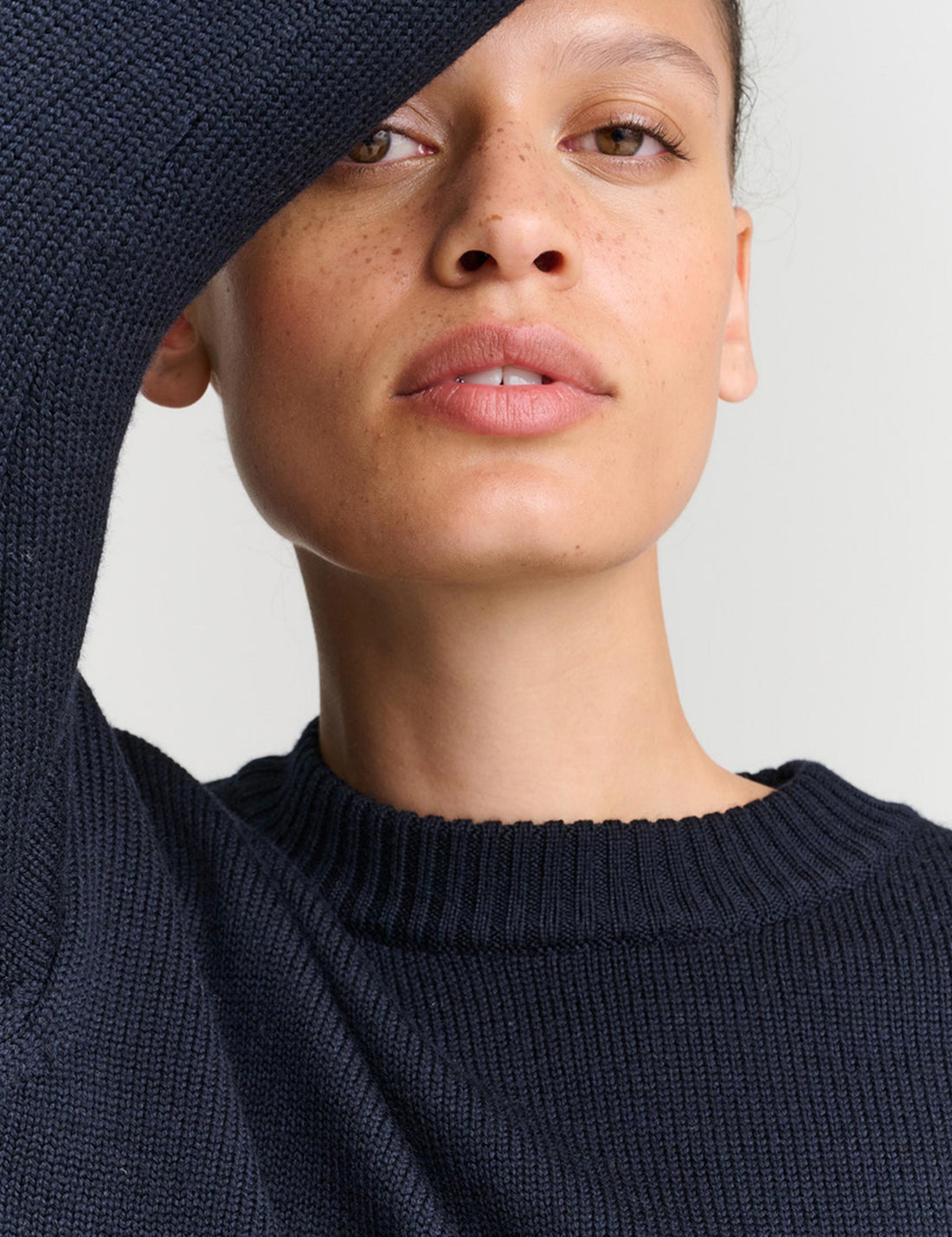 Rhea heavy merino crew neck navy