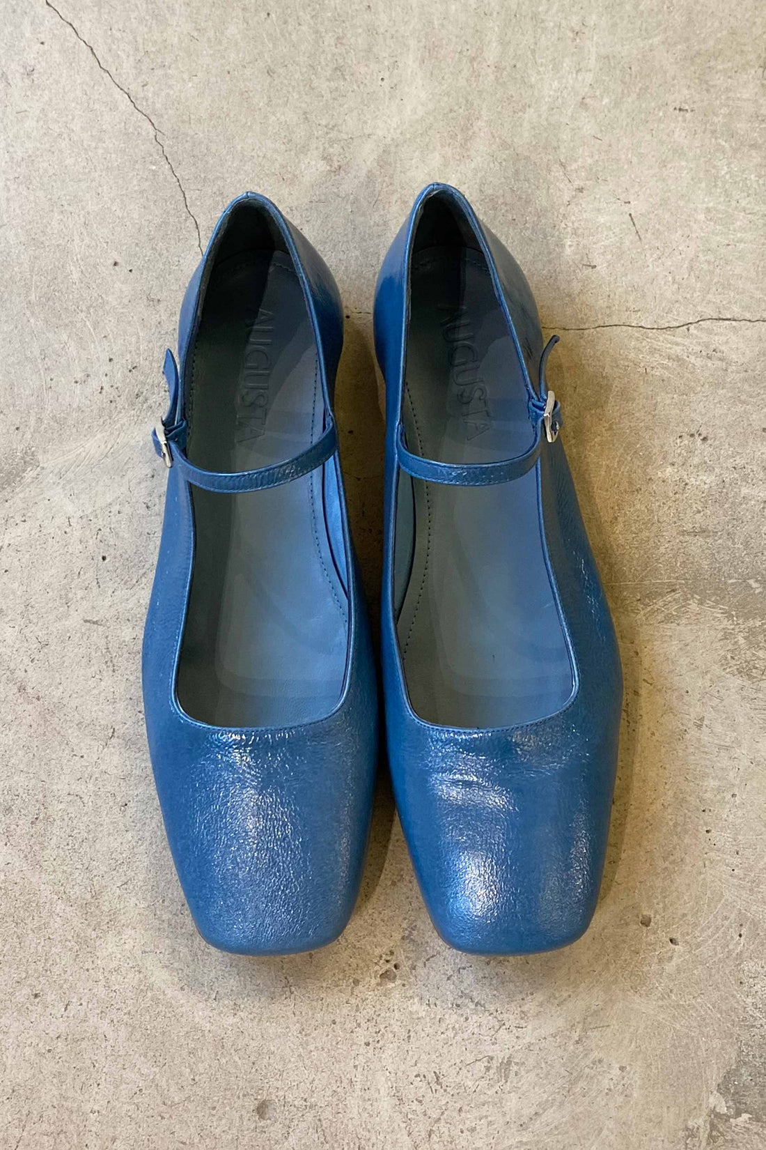 Julieta mary janes glossy blue