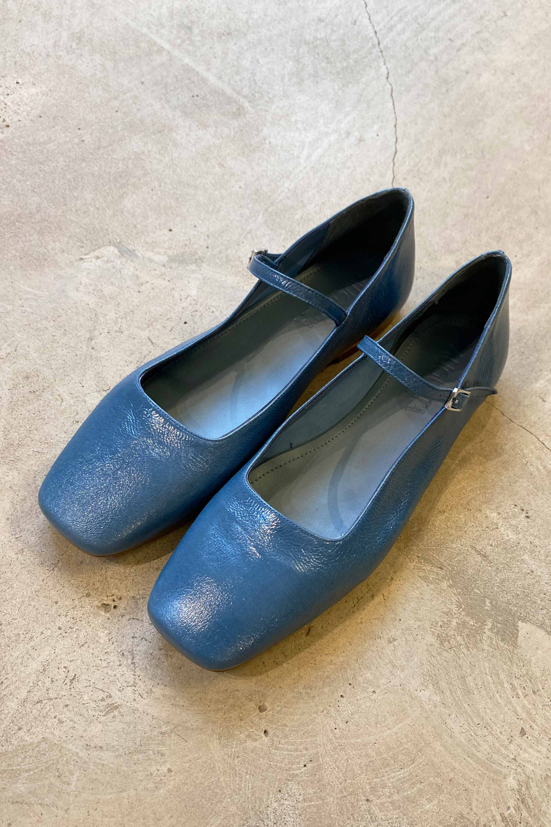 Julieta mary janes glossy blue