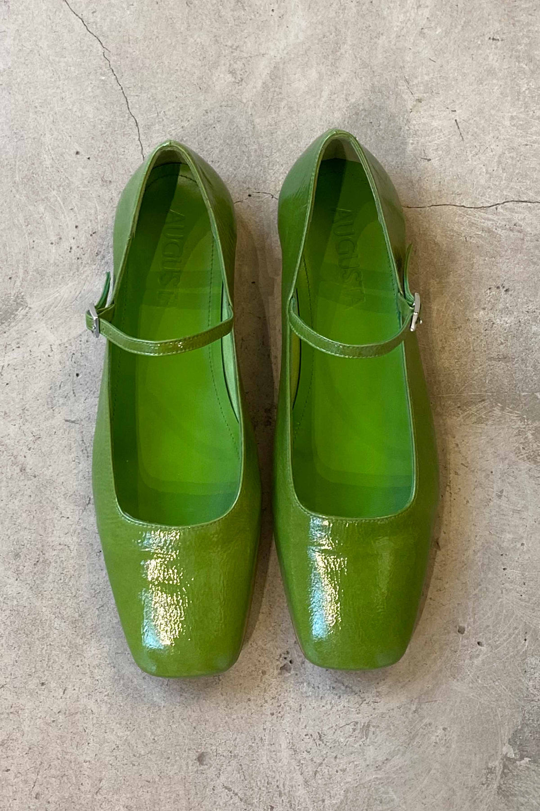 Julieta mary janes glossy green