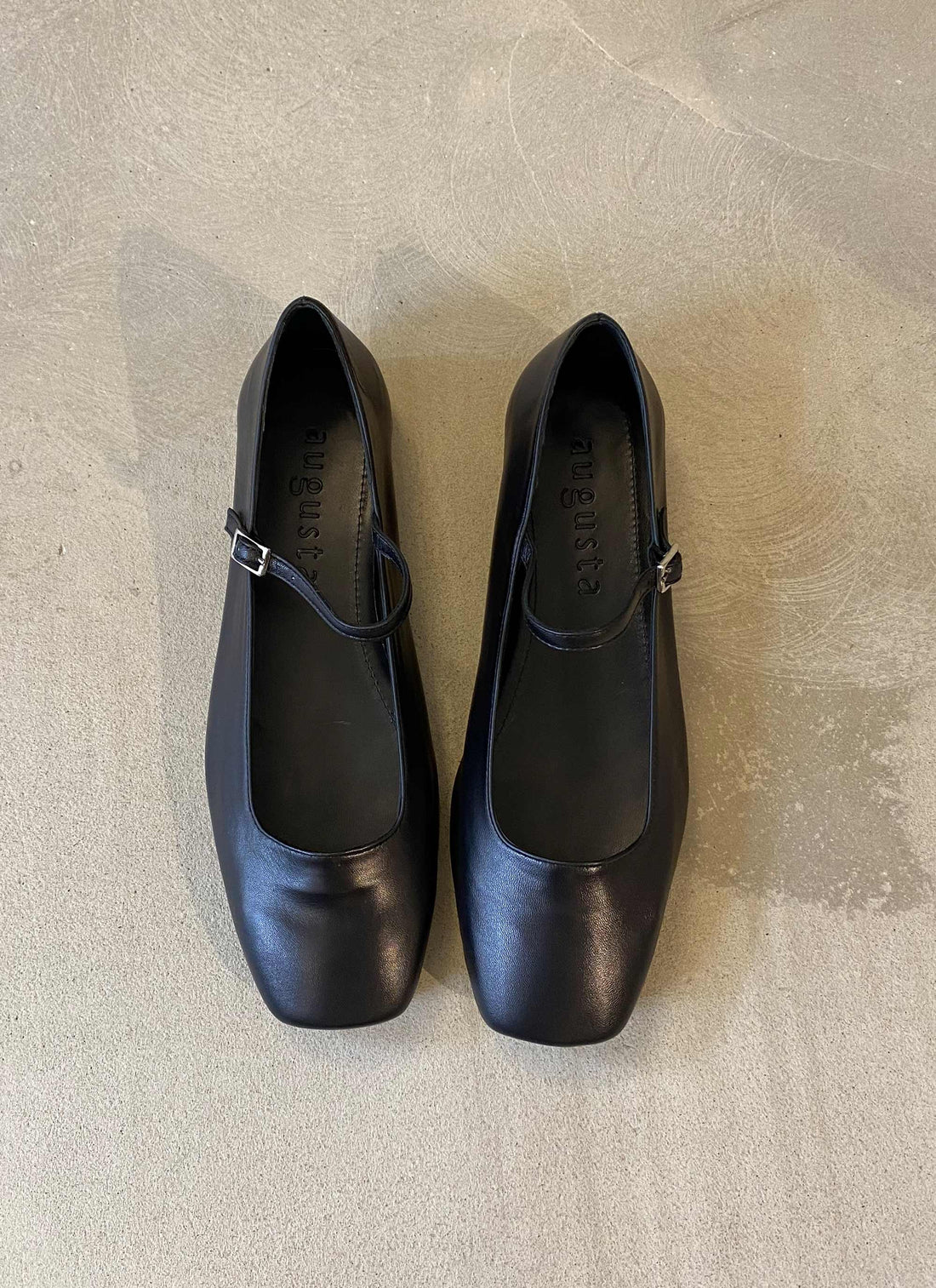 Julieta mary janes black leather