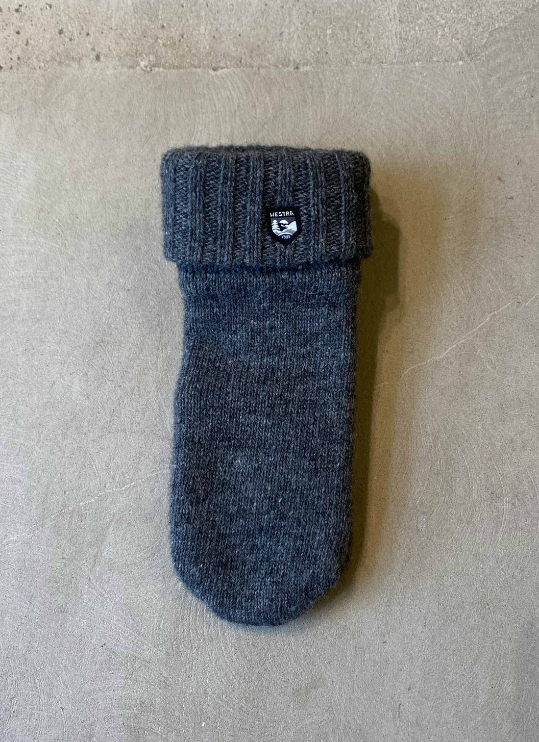 Bonnie knitted mittens grey