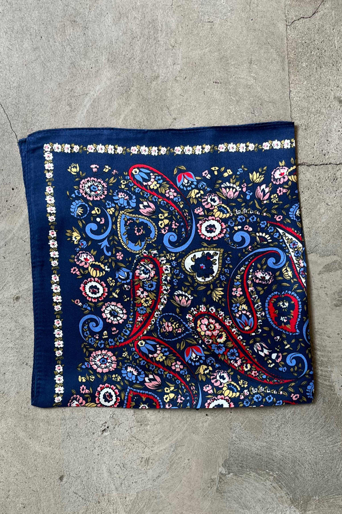 Silk scarf navy/red/rose paisley