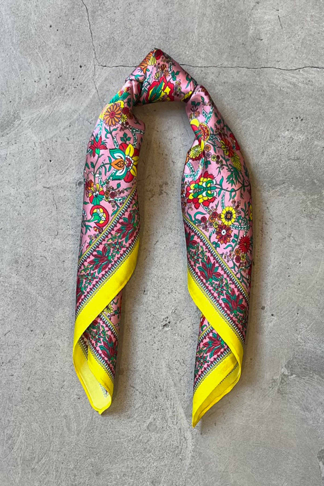 Silk scarf light pink/yellow flower