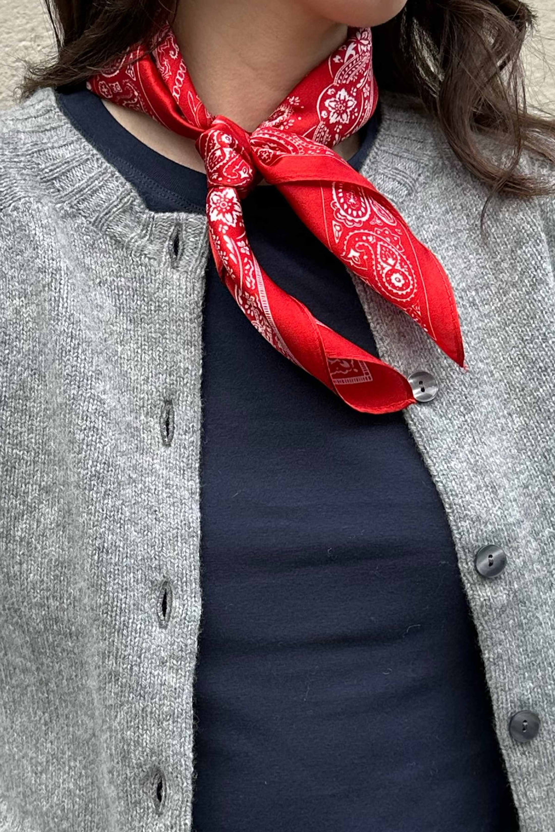 Silk scarf red/off white paisley