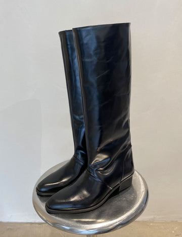 Sarah black boots