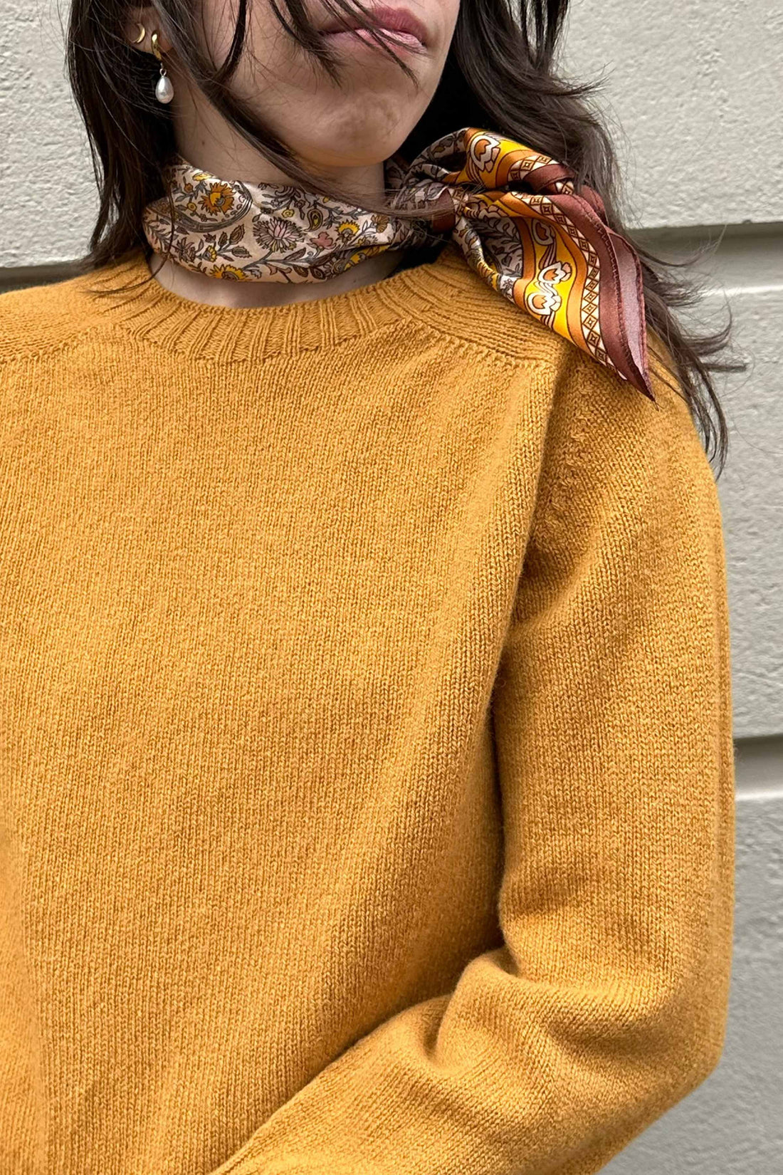Silk scarf off white/brown/yellow paisley