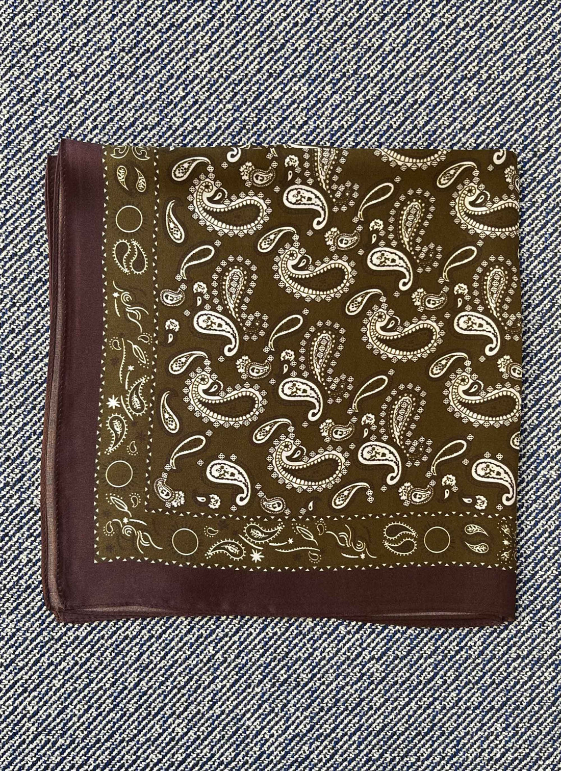 Silk scarf army/off white paisley brown