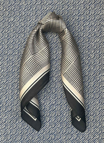 Silk scarf black/light beige dogtooth check