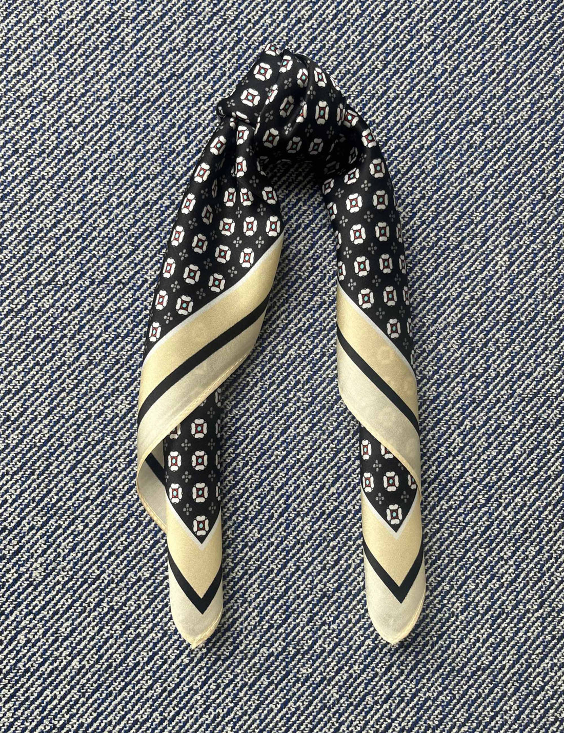 Silk scarf black/white graphic/cream