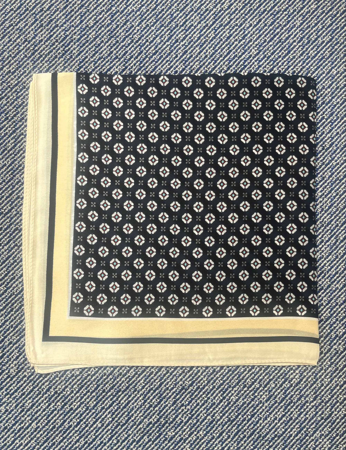 Silk scarf black/white graphic/cream