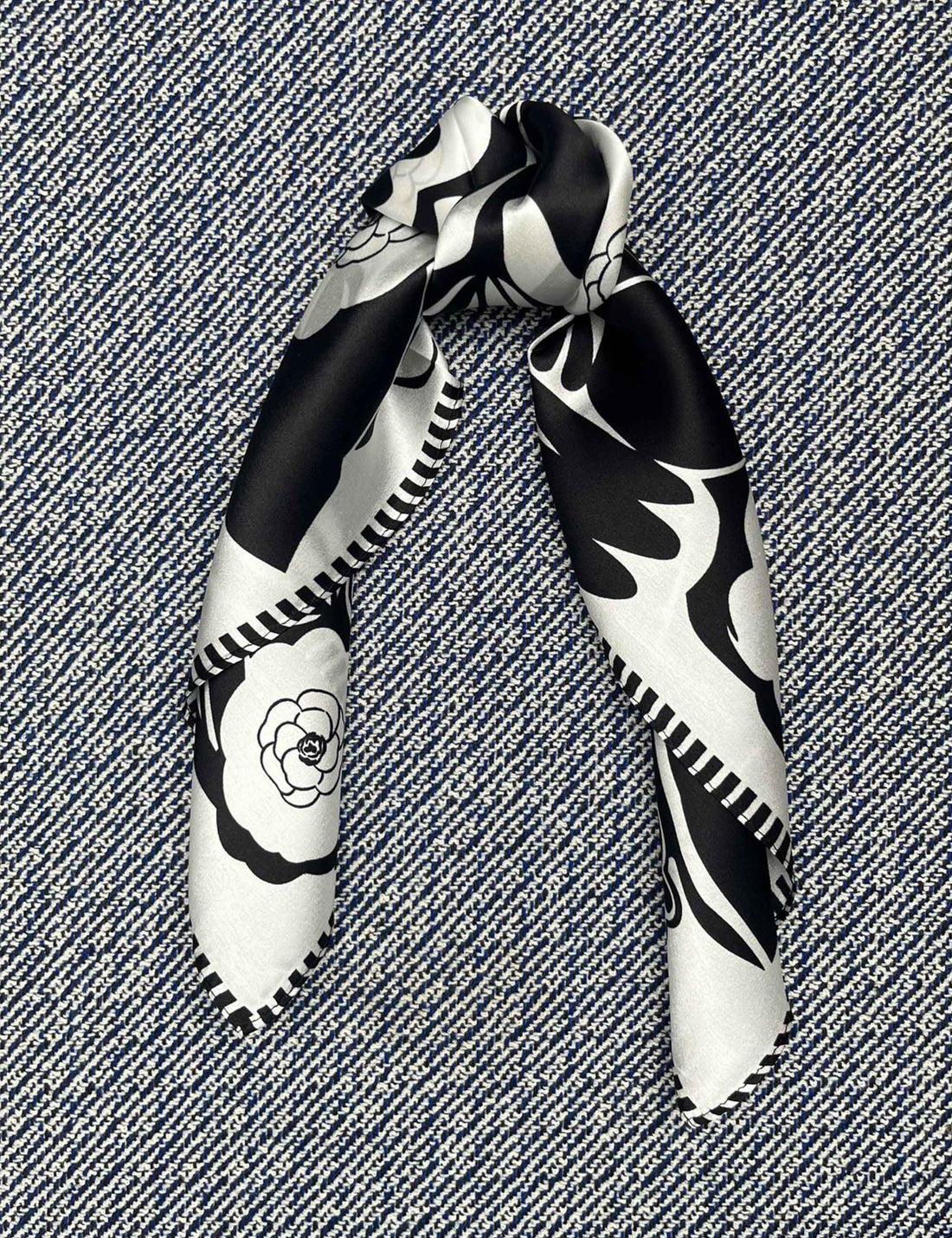 Silk scarf black/white large flower print