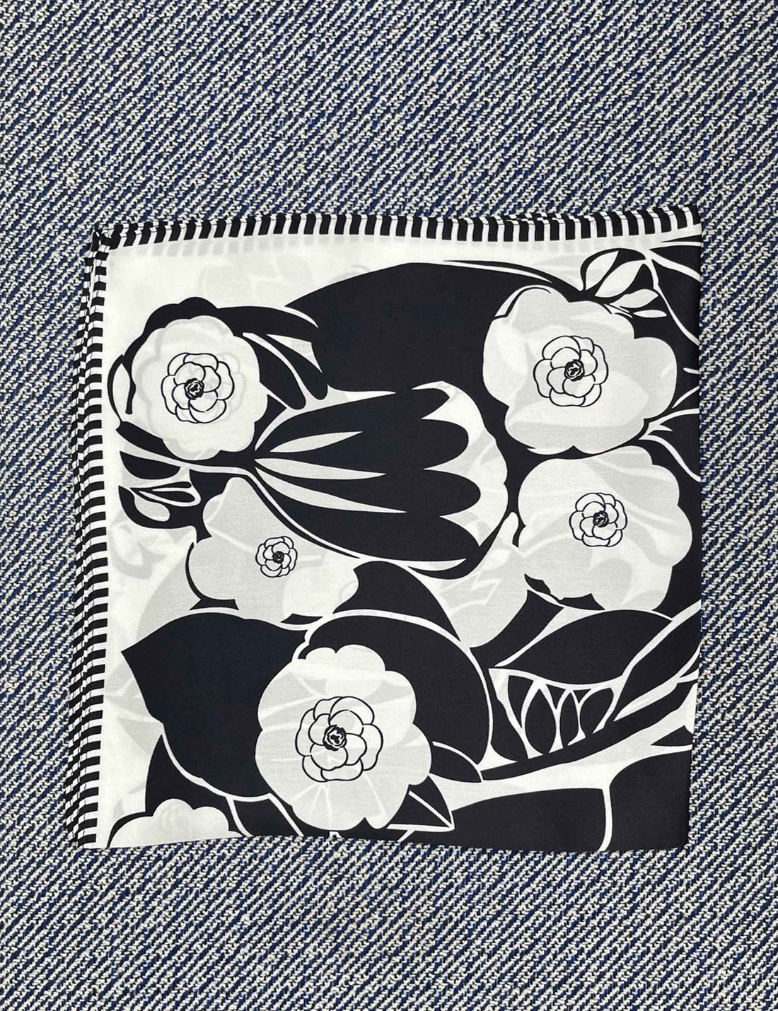 Silk scarf black/white large flower print